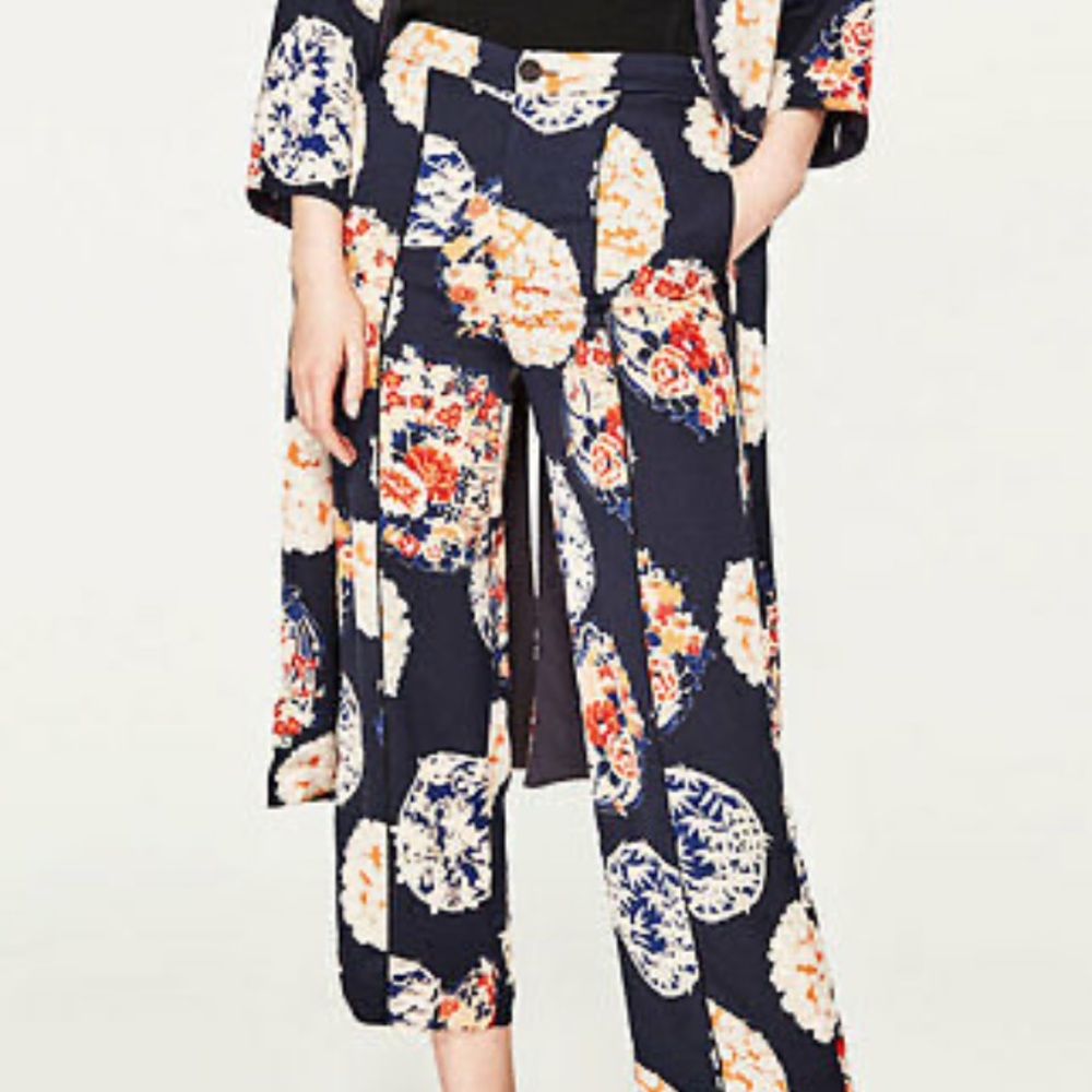Zara Trafaluc Navy Cropped Trousers Pants